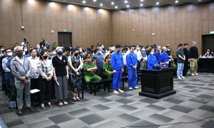 Cựu Phó chủ tịch tỉnh Phú Thọ vắng mặt tại phiên xử vụ đánh bạc sáng nay