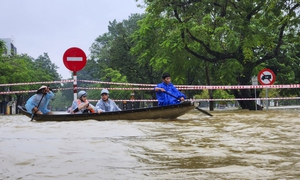Trung Bộ tiếp tục mưa lớn, tâm mưa Huế và Đà Nẵng lên tới 600mm