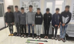 Bắt giữ nhóm thiếu niên cầm hung khí đi đánh người trong đêm