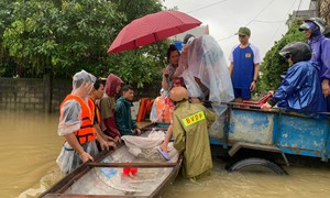 Mưa lũ lịch sử ở Trung Bộ, 22 người chết và mất tích, sơ tán 27 nghìn người