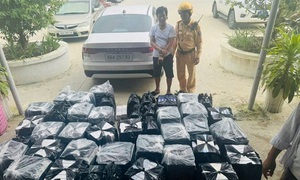 Công an Đồng Tháp tạm giữ lái xe ô tô chở hơn 11.000 bao thuốc lá điếu nhập lậu