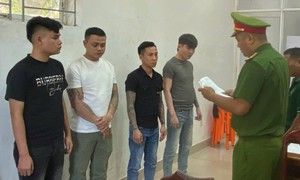 Mâu thuẫn trong việc mời bia, 2 thanh niên bị thương
