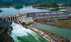 Tối nay, đóng cửa xả đáy thủy điện Tuyên Quang điều tiết lũ cho hạ du