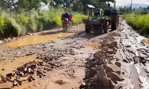 Đường liên xã ở Lâm Đồng như 'ruộng cày'