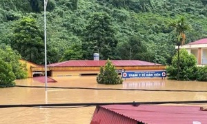 Thái Nguyên ngập lụt lịch sử, nhiều cơ sở y tế bị cô lập, chìm trong biển nước