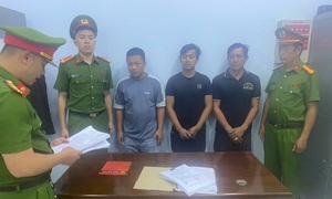 Bắt giữ khẩn cấp nhóm tài xế, phụ xe đánh nhau tại trạm thu phí