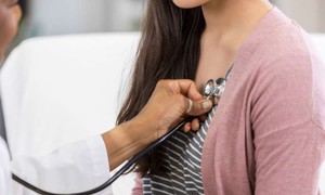 Bệnh nh&#226;n sống s&#243;t sau ung thư v&#250; c&#243; cần gặp b&#225;c sĩ tim mạch kh&#244;ng?