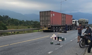 Hai người tử vong thương tâm sau va chạm với xe tải trên Quốc lộ 1