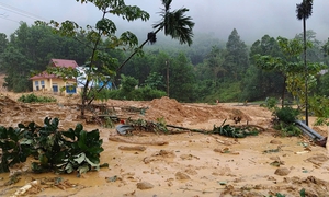 Vì sao ngọn núi ở Đà Nẵng sạt lở kinh hoàng dù trời nắng ráo?