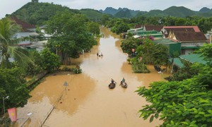 Mưa kỷ lục, ngập úng lịch sử ở miền Trung có lặp lại?