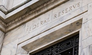 Gi&#225; v&#224;ng đứng im trong bối cảnh Cục Dự trữ Li&#234;n bang Mỹ chia rẽ