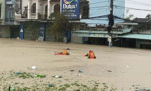 Hàng loạt trạm quan trắc ghi nhận mức lũ lịch sử ở miền Trung, cách gì ứng phó?