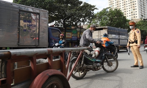 Kéo theo xe khác, chở hàng cồng kềnh nguy hiểm: Tài xế lấy lý do mưu sinh biện minh vi phạm