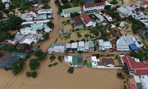 Mưa lũ khiến 72 người chết, 13 người còn mất tích, nước các sông ở Trung Bộ đang xuống dần