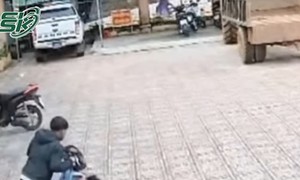 Chuyện thật như đùa, liều lĩnh chui vào nơi tạm giữ xe để lấy lại xe vi phạm của mình