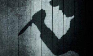 Gã trai nghi trộm cắp, hung hãn vung dao đâm Đại úy công an và 2 người trọng thương