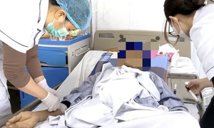 Cụ &#244;ng 65 tuổi m&#249; mờ mắt, biến chứng nguy hiểm do giang mai thần kinh