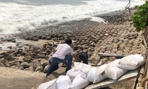 Kè biển Mũi Né sạt lở nghiêm trọng, kiến nghị công bố tình huống khẩn cấp