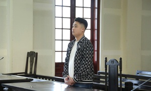 Tát nữ nhân viên y tế, nam thanh niên lĩnh 7 tháng tù treo