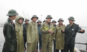 Huế cho học sinh nghỉ học, di dời nhiều hộ dân ứng phó bão số 13