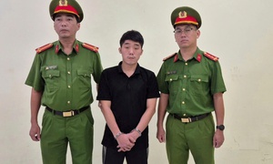 TikToker 'Dù bầu trời' bị khởi tố, bắt tạm giam