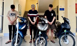 Vô cớ đánh người rồi chiếm đoạt xe máy