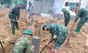 Quân đội 'thần tốc' giúp dân dựng lại nhà, ổn định cuộc sống sau mưa lũ