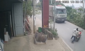 Tạm giữ người đàn ông đẩy CSGT vào đầu xe tải đang chạy