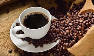 Uống cà phê có làm tăng axit uric không?