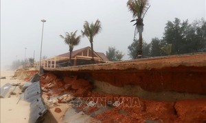 Quảng Trị: Bờ kè bãi tắm cộng đồng Trung Giang sạt lở nghiêm trọng