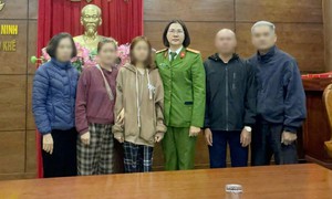 Bị thao túng tâm lý, thiếu nữ sập bẫy 'bắt cóc online'