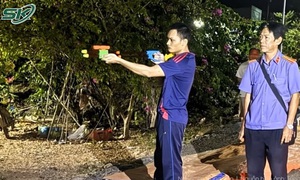 Dựng lại hiện trường vụ con rể dùng 2 khẩu súng nã đạn vào nhà bố vợ, cướp tài sản