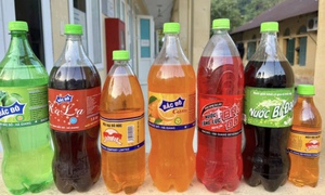 Sản xuất nước giải khát giả bán cho người dân vùng cao