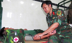 Những người tiếp sức thầm lặng phía sau những mái nhà đang hồi sinh