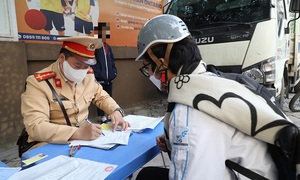 Hà Nội chuyển danh sách hơn 2.100 học sinh vi phạm giao thông, nhiều trường bị 'nêu tên'