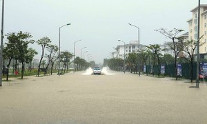 Miền Trung vẫn mưa lớn, nhiều khu vực biển động rất mạnh