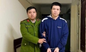 Bắt cựu cán bộ ngân hàng lừa đảo sau nhiều năm trốn ở nước ngoài