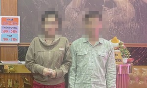 Bắt quả tang 2 nữ nhân viên quán massage bán dâm cho khách