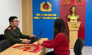 Người phụ nữ rao bán vé mời 'Chương trình Quảng Ninh chào năm mới' để trục lợi