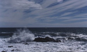 Diễn biến vùng áp thấp ít gặp phía Nam Biển Đông