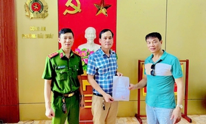 Chuyển khoản nhầm gần 500 triệu, người đàn ông được công an phường hỗ trợ tìm giúp