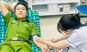 Vụ vợ đâm chồng giữa đêm: Công an xã hiến máu cứu bệnh nhân