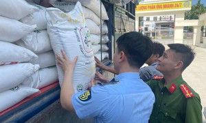 Bắt giữ 3 tấn đường cát nhập lậu tại Nghệ An