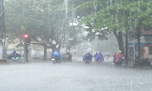 Chiều nay Hà Nội mưa dông kèm lốc sét