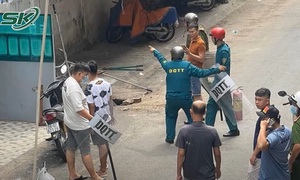 Thanh niên 'ngáo đá' cố thủ trong nhà, cầm dao chém loạn xạ khiến bảo vệ ANTT bị thương