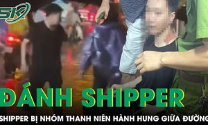 Bức xúc vụ shipper trẻ bị nhóm thanh niên lao vào hành hung giữa phố Hà Nội