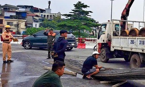 Phạt đến 40 triệu xe tự chế làm rơi bó sắt 12 mét khiến cầu Chương Dương tê liệt