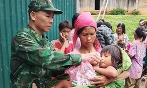 Lai Châu: Bộ đội Biên phòng tìm thấy bé gái khiếm thính lạc 3 ngày trong rừng