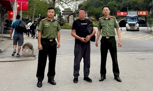 Trục xuất người nước ngoài nhập cảnh Việt Nam giả làm nhà sư hành nghề khất thực
