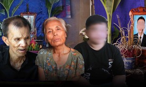 Khoảnh khắc nam thanh niên không biết bơi liều mình lao xuống sông cứu 4 em học sinh đuối nước